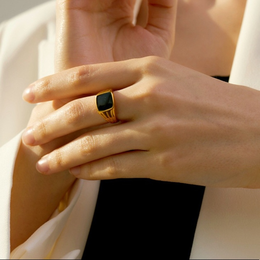 CLOSING SALE 🔥18K Gold Plated Black Spinel Signet Ring - Picture 3 of 10